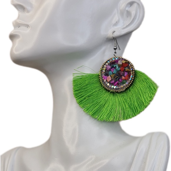 💎 Green Fringe Tassel Earrings - Picture 4 of 6